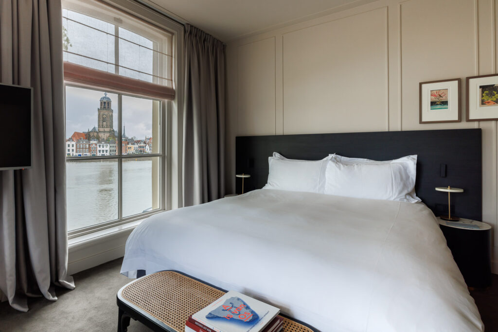 Pillows_Luxury_Boutique_Hotel_Aan_De_IJssel_Junior_Suite_IJssel_View_01